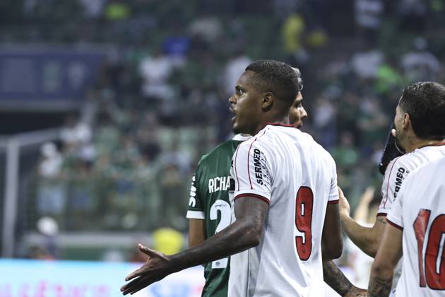 Match between Palmeiras and Botafogo SP for the Sao Paulo championship Sao paulo (sp), 20 02 2025 - paulistao palmeiras vs botagogo sp alexandre de jesus of botafogo sp scores and celebrates his goal in a match between palmeiras vs botafogo sp, valid for the 11th round of the 2025 paulista football championship, on the night of this tuesday, february 20, 2025, at allianz parque, in sao paulo-sp (Foto: Leco Viana Thenews2 imago images) SPO Copyright: xLecoxVianax