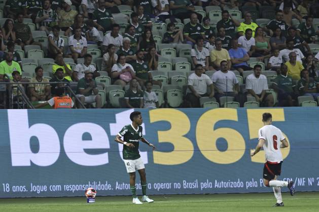 Match between Palmeiras and Botafogo SP for the Sao Paulo championship Sao paulo (sp), 20 02 2025 - paulistao palmeiras vs botagogo sp estevao in a play in the match between palmeiras vs botafogo sp, valid for the 11th round of the 2025 paulista football championship, on the night of this tuesday, february 20, 2025, at allianz parque, in sao paulo-sp (Foto: Leco Viana Thenews2 imago images) SPO Copyright: xLecoxVianax