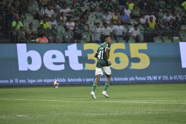 Match between Palmeiras and Botafogo SP for the Sao Paulo championship Sao paulo (sp), 20 02 2025 - paulistao palmeiras vs botagogo sp estevao in a play in the match between palmeiras vs botafogo sp, valid for the 11th round of the 2025 paulista football championship, on the night of this tuesday, february 20, 2025, at allianz parque, in sao paulo-sp (Foto: Leco Viana Thenews2 imago images) SPO Copyright: xLecoxVianax