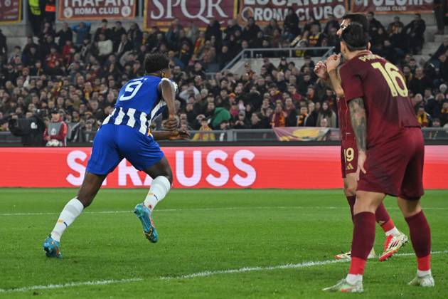 CALCIO - UEFA Europa League - AS Roma vs FC Porto Samu Omorodion of FC Porto celebrates scoring his goal during the Europa League Knockout phase play-offs 2nd leg match between AS Roma v FC Porto at Olympic stadium, Mattia Vian during AS Roma vs FC Porto, Football Europa League match in Rome, Italy, February 20 2025 Rome Italy  Copyright: xIPAxSport ABACAx