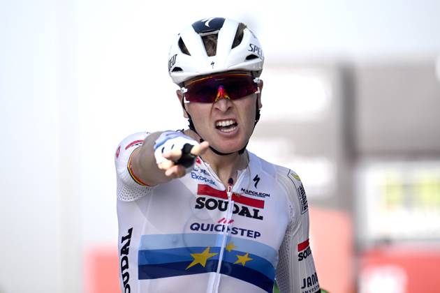 UAE Tour 2025 - Stage 5 DUBAI, UNITED ARAB EMIRATES - FEBRUARY 20 : Merlier Tim (BEL) of Soudal Quick-Step wins during Stage 5 of the UAE Tour 2025 cycling race with start in American University in Dubai and finish in Hamdan Bin Mohammed Smart University (160 km) on February 20, 2025 in Dubai, United Arab Emirates, 20 02 2025 Dubai United Arab Emirates  Copyright: xPeterxDexVoechtx