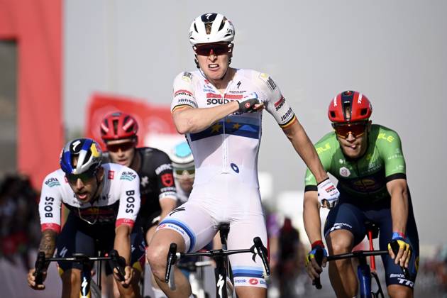 Sport Bilder des Tages UAE Tour 2025 - Stage 5 DUBAI, UNITED ARAB EMIRATES - FEBRUARY 20 : Merlier Tim (BEL) of Soudal Quick-Step wins during Stage 5 of the UAE Tour 2025 cycling race with start in American University in Dubai and finish in Hamdan Bin Mohammed Smart University (160 km) on February 20, 2025 in Dubai, United Arab Emirates, 20 02 2025 Dubai United Arab Emirates  Copyright: xPeterxDexVoechtx