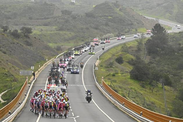 2025 Volta Algarve cycling race - Stage 3 TAVIRA, PORTUGAL - FEBRUARY 21 : illustration picture of the peloton during stage 3 of the 51th edition of the Volta Algarve cycling race, with start in Vila Real Santo Antonio and finish in Tavira on February 21, 2025 in Tavira, Portugal, 21 02 2025 ( Motordriver Kenny Verfaillie - Tavira Portugal  Copyright: xTomasxSiskx