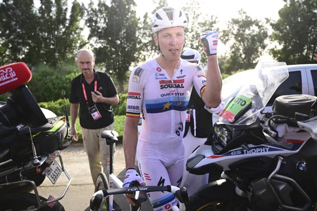 UAE Tour 2025 - Stage 5 DUBAI, UNITED ARAB EMIRATES - FEBRUARY 20 : Merlier Tim (BEL) of Soudal Quick-Step celebrates the victory after Stage 5 of the UAE Tour 2025 cycling race with start in American University in Dubai and finish in Hamdan Bin Mohammed Smart University (160 km) on February 20, 2025 in Dubai, United Arab Emirates, 20 02 2025 Dubai United Arab Emirates  Copyright: xPeterxDexVoechtx