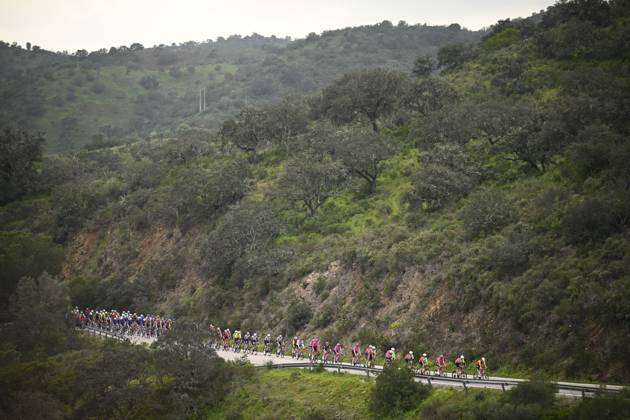 2025 Volta Algarve cycling race - Stage 3 TAVIRA, PORTUGAL - FEBRUARY 21 : illustration picture of the peloton during stage 3 of the 51th edition of the Volta Algarve cycling race, with start in Vila Real Santo Antonio and finish in Tavira on February 21, 2025 in Tavira, Portugal, 21 02 2025 ( Motordriver Kenny Verfaillie - Tavira Portugal  Copyright: xTomasxSiskx