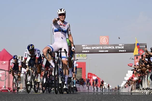 UAE Tour 2025 - Stage 5 DUBAI, UNITED ARAB EMIRATES - FEBRUARY 20 : Merlier Tim (BEL) of Soudal Quick-Step wins during Stage 5 of the UAE Tour 2025 cycling race with start in American University in Dubai and finish in Hamdan Bin Mohammed Smart University (160 km) on February 20, 2025 in Dubai, United Arab Emirates, 20 02 2025 Dubai United Arab Emirates  Copyright: xPeterxDexVoechtx