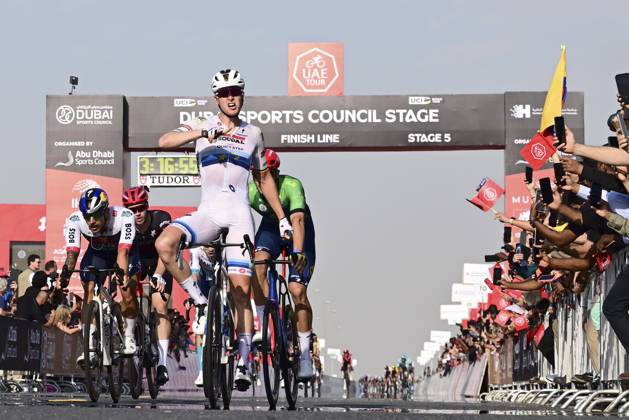 UAE Tour 2025 - Stage 5 DUBAI, UNITED ARAB EMIRATES - FEBRUARY 20 : Merlier Tim (BEL) of Soudal Quick-Step wins during Stage 5 of the UAE Tour 2025 cycling race with start in American University in Dubai and finish in Hamdan Bin Mohammed Smart University (160 km) on February 20, 2025 in Dubai, United Arab Emirates, 20 02 2025 Dubai United Arab Emirates  Copyright: xPeterxDexVoechtx