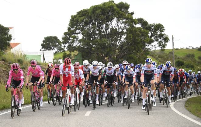 2025 Volta Algarve cycling race - Stage 3 TAVIRA, PORTUGAL - FEBRUARY 21 : illustration picture of the peloton during stage 3 of the 51th edition of the Volta Algarve cycling race, with start in Vila Real Santo Antonio and finish in Tavira on February 21, 2025 in Tavira, Portugal, 21 02 2025 ( Motordriver Kenny Verfaillie - Tavira Portugal  Copyright: xTomasxSiskx