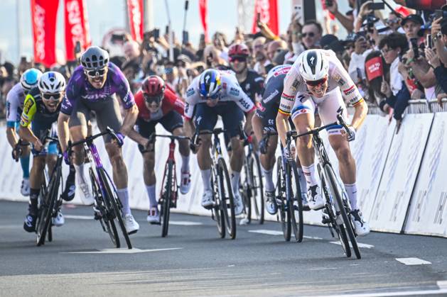 UAE Tour 2025 - Stage 6 ABU DHABI , UNITED ARAB EMIRATES - FEBRUARY 22 : Merlier Tim (BEL) of Soudal Quick-Step in the final sprint during Stage 6 of the UAE Tour 2025 cycling race with start in Abu Dhabi Cycling Club and finish in Abu Dhabi Breakwater (165 km) on February 22, 2025 in Abu Dhabi , United Arab Emirates, 22 02 2025 Abu Dhabi United Arab Emirates  Copyright: xPeterxDexVoechtx