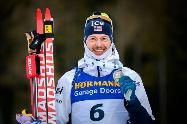 250223 Sturla Holm Laegreid of Norway celebrates with his medal after second place in men s 15 km mass start during the IBU Biathlon World Championships on February 23, 2025 in Lenzerheide Photo Petter Arvidson BILDBYRAN kod PA PA0990 bbeng biathlon biathlon biathlon biathlon world championships ibu world championships biathlon world championships masstart mass start jubel norge norway Copyright: PETTERxARVIDSON BB250223PA284