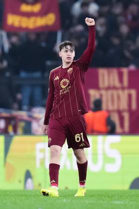 AS Roma v FC Porto - UEFA Europa League 2024 25 Knockout Play-off Second Leg Niccolo Pisilli of AS Roma celebrates after scoring third goal during the UEFA Europa League 2024 25 Knockout Play-off Second Leg match between AS Roma and FC Porto at Stadio Olimpico on February 20, 2025 in Rome, Italy. Rome Stadio Olimpico Rome Italy Copyright: xGiuseppexMaffiax UEL_Roma-Porto_200225DSC07393