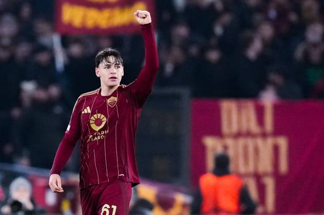 AS Roma v FC Porto - UEFA Europa League 2024 25 Knockout Play-off Second Leg Niccolo Pisilli of AS Roma celebrates after scoring third goal during the UEFA Europa League 2024 25 Knockout Play-off Second Leg match between AS Roma and FC Porto at Stadio Olimpico on February 20, 2025 in Rome, Italy. Rome Stadio Olimpico Rome Italy Copyright: xGiuseppexMaffiax UEL_Roma-Porto_200225DSC07412
