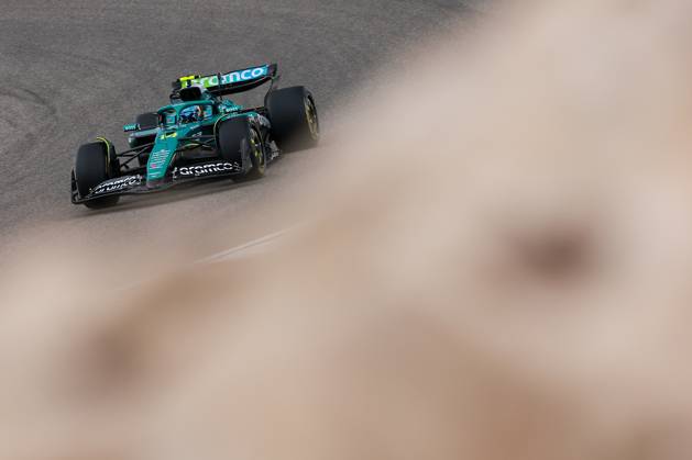 F1 - PRE-SEASON TESTING 2025 - BAHRAIN 14 ALONSO Fernando (spa), Aston Martin F1 Team AMR24, action during the Formula 1 Aramco pre-season testing 2025 of the 2025 FIA Formula One World Championship, WM, Weltmeisterschaft from February 26 to 28, 2025 on the Bahrain International Circuit, in Sakhir, Bahrain - SakhirBahrain  Copyright: xEricxAlonsox