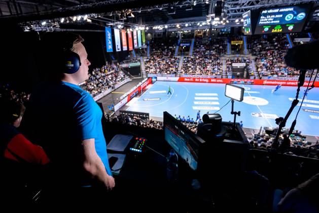 Stuttgart HBL 24 25 TVB Stuttgart TBV Lemgo Commentator Florian Schmidt Sommerfeld DYN Stuttgart Porsche Arena Baden Württemberg Germany