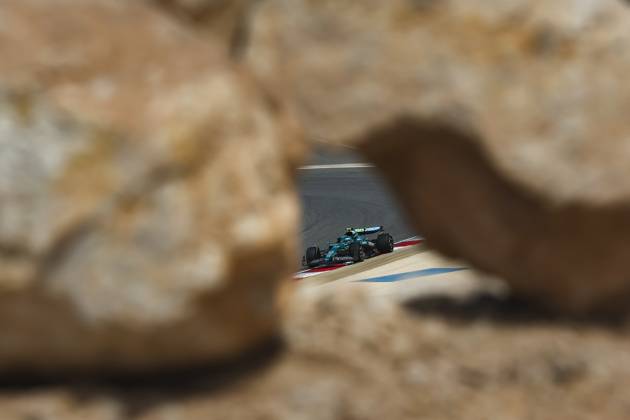 F1 - PRE-SEASON TESTING 2025 - BAHRAIN 14 ALONSO Fernando (spa), Aston Martin F1 Team AMR24, action during the Formula 1 Aramco pre-season testing 2025 of the 2025 FIA Formula One World Championship, WM, Weltmeisterschaft from February 26 to 28, 2025 on the Bahrain International Circuit, in Sakhir, Bahrain - SakhirBahrain  Copyright: xEricxAlonsox
