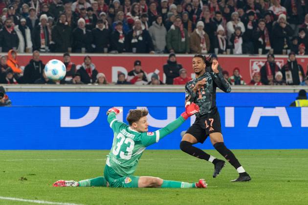 Goal for 1 1 by Michael Olise FC Bayern Muenchen, 17 , li Alexander Nuebel VfB Stuttgart, 33 GER, VfB Stuttgart vs FC Bayern Muenchen, Football, Men, 1 Bundesliga, 24 Matchday, Season 2024 2025, 28 02 2025, DFL DFB REGULATES PROHIBIT ANY USE OF PHOTOGRAPHS AS IMAGE SEQUENCES AND OR QUASI VIDEO, GER, VfB Stuttgart vs FC Bayern Muenchen, Football, Men, 1 Bundesliga, 24 Matchday, Season 2024 2025, 28 02 2025 Stuttgart Copyright: xEibner-Pressefoto WolfgangxFrankx EP_WFK