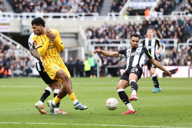 Newcastle United v Brighton and Hove Albion FA Cup 02 03 2025. 5th Round Jacob Murphy of Newcastle United shoots at goal during the FA Cup match between Newcastle United and Brighton and Hove Albion at St. James s Park, Newcastle, England on 2 March 2025. Newcastle St. James s Park Tyne and Wear England Editorial use only DataCo restrictions apply See www.football-dataco.com , Copyright: xRyanxBrownex PSI-21551-0078