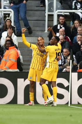Newcastle United v Brighton and Hove Albion FA Cup 02 03 2025. 5th Round Goal - Danny Welbeck of Brighton & Hove Albion scores a goal and celebrates 1-2 during the FA Cup match between Newcastle United and Brighton and Hove Albion at St. James s Park, Newcastle, England on 2 March 2025. Newcastle St. James s Park Tyne and Wear England Editorial use only DataCo restrictions apply See www.football-dataco.com , Copyright: xRyanxBrownex PSI-21551-0101