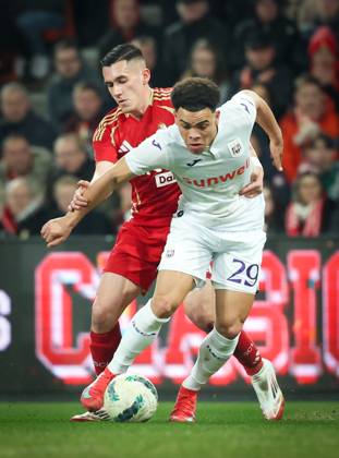 Standard s Sotiris Alexandropoulos and Anderlecht s Mario Stroeykens fight for the ball during a soccer match between Standard de Liege and RFC Anderlecht, Sunday 02 March 2025 in Liege, on day 28 of the 2024-2025 season of the Jupiler Pro League first division of the Belgian championship. VIRGINIExLEFOUR x114043758x