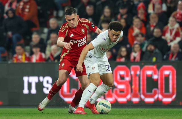 Standard s Sotiris Alexandropoulos and Anderlecht s Mario Stroeykens fight for the ball during a soccer match between Standard de Liege and RFC Anderlecht, Sunday 02 March 2025 in Liege, on day 28 of the 2024-2025 season of the Jupiler Pro League first division of the Belgian championship. VIRGINIExLEFOUR x114043776x