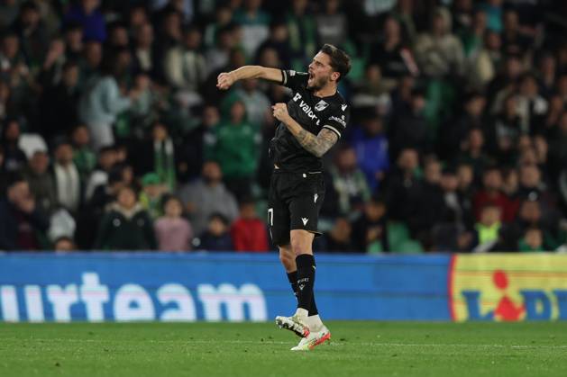 ESP: Real Betis-Vitoria Guimaraes. UEFA Conference League Nuno Santos of Vitoria Guimaraes celebrates his goal during the UEFA Conference League, round of 16 match, between Real Betis and Vitoria Guimaraes played at Benito Villamarin Stadium on March 06, 2025 in Sevilla, Spain. kpng Copyright: xAntonioxPozox xPRESSINPHOTOx AP_250306_BET_VIT_017