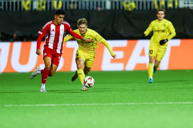 UEFA Europa leauge 2024 2025 Bodo Glimt Olympiakos Bodo 20250306 Olympiakos Lorenzo Pirola duels with Bodo Glimts Ole Didrik Blomberg during the UEFA Europa leauge match between Bodo Glimt and Olympiakos at Aspmyra Stadium Photo Mats Torbergsen NTB Bodo Norge EDITORIAL USE ONLY RESTRICTED USE FOR BETTING COMPANIES Copyright: xMatsxTorbergsenx xNTBx