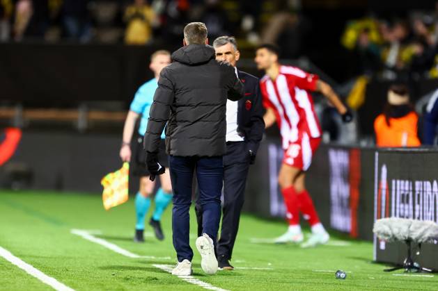 UEFA Europa leauge 2024 2025 Bodo Glimt Olympiakos Bodo 20250306 Olympiakos coach Jose Luis Mendilibar Etxebarria with Bodo Glimt coach Kjetil Knutsen after the UEFA Europa leauge match between Bodo Glimt and Olympiakos at Aspmyra Stadium Photo Mats Torbergsen NTB Bodo Norge EDITORIAL USE ONLY RESTRICTED USE FOR BETTING COMPANIES Copyright: xMatsxTorbergsenx xNTBx