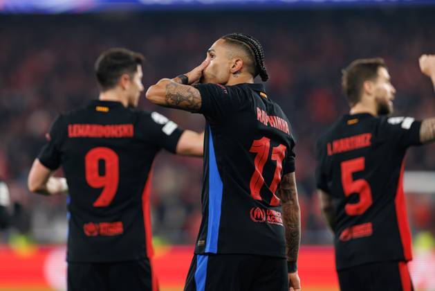 Raphinha seen celebrating after scoring goal during UEFA Champions League Round of 16 game between teams of SL Benfica and FC Barcelona, Barca (Maciej Rogowski) Lisboa Estadio Da Luz Portugal Copyright: xMaciejxRogowskix slbfcb2425-288