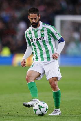 Real Betis Balompie v Vitoria SC - UEFA Conference League 2024 25 Round of 16 First Leg Francisco Roman Alarcon Isco of Real Betis passes the ball during the UEFA Conference League match between Real Betis and Vitoria Guimaraes SC at Benito Villamarin in Seville, Spain, on March 06, 2025. Seville Spain  Copyright: xDAXxImagesx originalFilename:daximages-realbeti250306_np1Bj