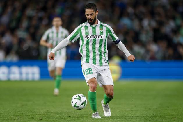 Real Betis Balompie v Vitoria SC - UEFA Conference League 2024 25 Round of 16 First Leg Francisco Roman Alarcon Isco of Real Betis controls the ball during the UEFA Conference League match between Real Betis and Vitoria Guimaraes SC at Benito Villamarin in Seville, Spain, on March 6, 2025. Seville Spain  Copyright: xDAXxImagesx originalFilename:daximages-realbeti250306_np1Zl