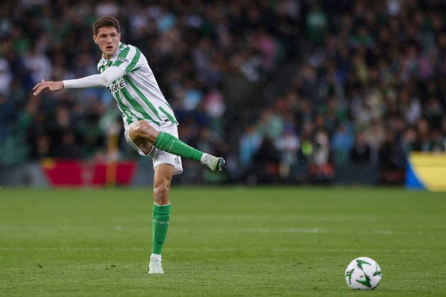 Real Betis Balompie v Vitoria SC - UEFA Conference League 2024 25 Round of 16 First Leg Sergi Altimira of Real Betis passes the ball during the UEFA Conference League match between Real Betis and Vitoria Guimaraes SC at Benito Villamarin in Seville, Spain, on March 6, 2025. Seville Spain  Copyright: xDAXxImagesx originalFilename:daximages-realbeti250306_np7e3