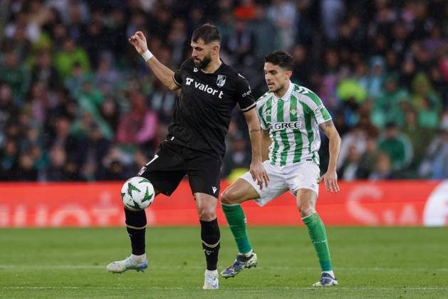 Real Betis Balompie v Vitoria SC - UEFA Conference League 2024 25 Round of 16 First Leg Nelson Oliveira of Vitoria Guimaraes SC controls the ball during the UEFA Conference League match between Real Betis and Vitoria Guimaraes SC at Benito Villamarin in Seville, Spain, on March 6, 2025. Seville Spain  Copyright: xDAXxImagesx originalFilename:daximages-realbeti250306_npuYk