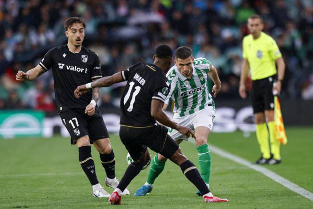 Real Betis Balompie v Vitoria SC - UEFA Conference League 2024 25 Round of 16 First Leg Romain Perraud of Real Betis battles for the ball during the UEFA Conference League match between Real Betis and Vitoria Guimaraes SC at Benito Villamarin in Seville, Spain, on March 6, 2025. Seville Spain  Copyright: xDAXxImagesx originalFilename:daximages-realbeti250306_npWT3