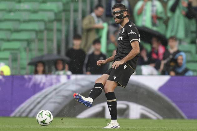 ESP: Real Betis-Vitoria Guimaraes. UEFA Conference League Toni Borevkovic of Vitoria Guimaraes SC during the UEFA Conference League, round of 16 match, between Real Betis and Vitoria Guimaraes played at Benito Villamarin Stadium on March 06, 2025 in Sevilla, Spain. kpng Copyright: xAntonioxPozox xPRESSINPHOTOx AP_250306_BET_VIT_085