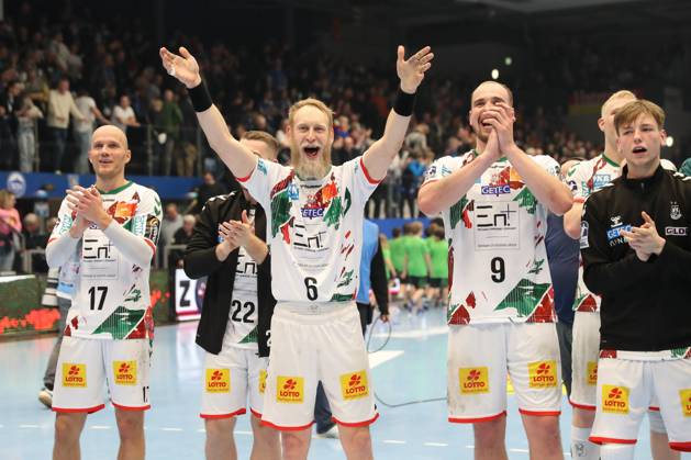 08 03 2025, xgox, Handball, Daikin HBL, ThSV Eisenach SC Magdeburg emspor v l Magdeburg around Matthias Musche Magdeburg, 6 Cheering about the victory, cheering after the end of the game Eisenach