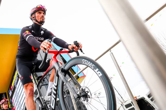 French Julian Alaphilippe of Tudor Pro Cycling Team pictured at the start of the first stage of 83th edition of the Paris-Nice cycling race, from and to Le Perray-en-Yvelines (156,5km), Sunday 09 March 2025. DAVIDxPINTENS x114552451x