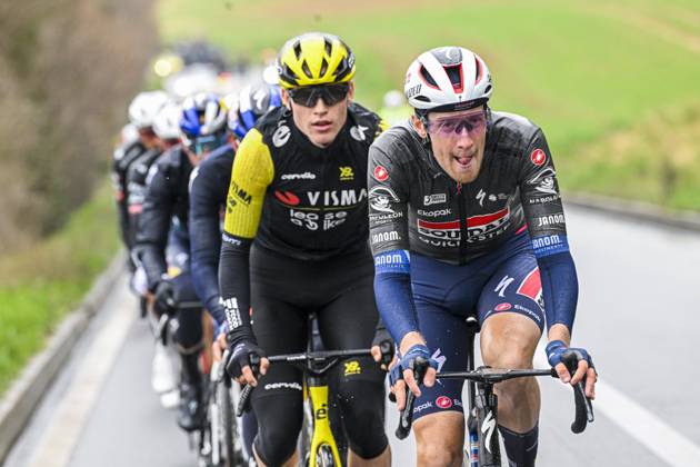 Paris - Nice 2025 - stage 2 BELLEGARDE, FRANCE - MARCH 10 : Bastiaens Ayco (BEL) of Soudal Quick-Step leading the peloton during stage 2 of the 83th edition of the Paris - Nice cycling race, a stage of 183,9km with start in Montesson and finish in Bellegarde on March 10, 2025 in Bellegarde, France, 10 03 2025 ( Motordriver Kenny Verfaillie - Bellegarde France  Copyright: xNicoxVereeckenx