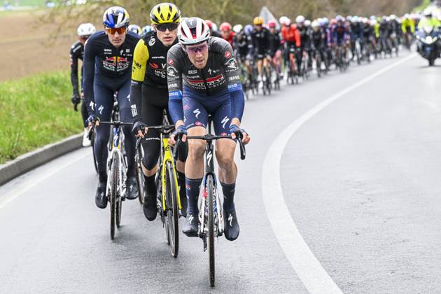 Paris - Nice 2025 - stage 2 BELLEGARDE, FRANCE - MARCH 10 : Bastiaens Ayco (BEL) of Soudal Quick-Step leading the peloton during stage 2 of the 83th edition of the Paris - Nice cycling race, a stage of 183,9km with start in Montesson and finish in Bellegarde on March 10, 2025 in Bellegarde, France, 10 03 2025 ( Motordriver Kenny Verfaillie - Bellegarde France  Copyright: xNicoxVereeckenx