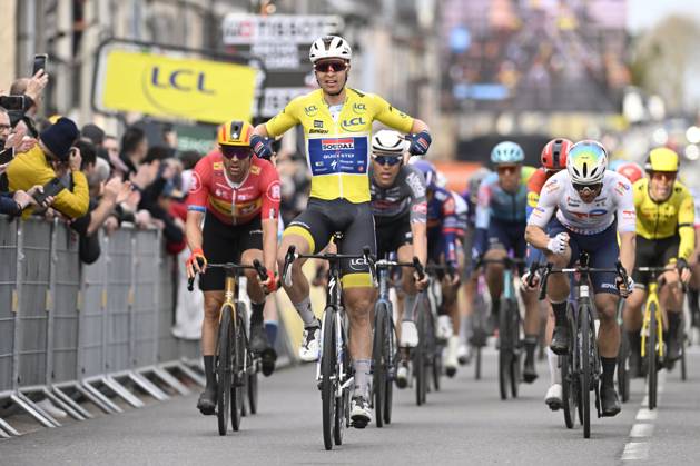 Sport Bilder des Tages Paris - Nice 2025 - stage 2 BELLEGARDE, FRANCE - MARCH 10 : Merlier Tim (BEL) of Soudal Quick-Step celebrating his victory during stage 2 of the 83th edition of the Paris - Nice cycling race, a stage of 183,9km with start in Montesson and finish in Bellegarde on March 10, 2025 in Bellegarde, France, 10 03 2025 ( Motordriver Kenny Verfaillie - Bellegarde France  Copyright: xNicoxVereeckenx