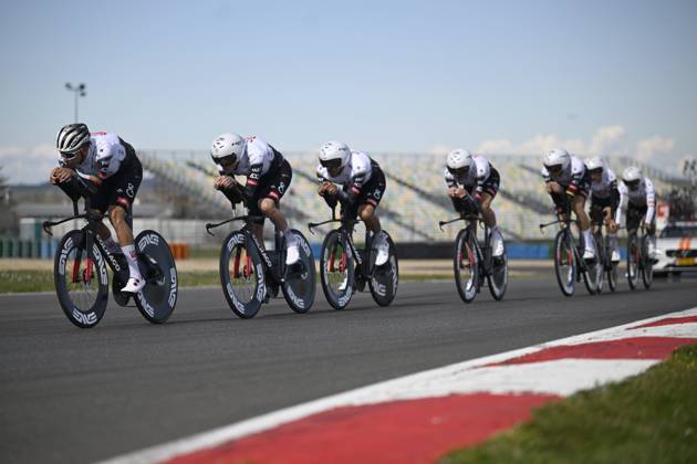Sport Themen der Woche KW11 Paris - Nice 2025 - stage 3 NEVERS, FRANCE - MARCH 11 : training team Uae team Emirates during stage 3 of the 83th edition of the Paris - Nice cycling race, a team time-trail stage of 28,4km with start on the Circuit Magny-Cours and finish in Nevers on March 11, 2025 in Nevers, France, 11 03 2025 ( Motordriver Kenny Verfaillie - Nevers France  Copyright: xNicoxVereeckenx
