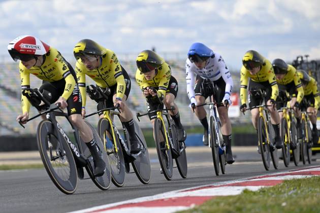 Paris - Nice 2025 - stage 3 NEVERS, FRANCE - MARCH 11 : team Visma Lease a Bike during stage 3 of the 83th edition of the Paris - Nice cycling race, a team time-trail stage of 28,4km with start on the Circuit Magny-Cours and finish in Nevers on March 11, 2025 in Nevers, France, 11 03 2025 ( Motordriver Kenny Verfaillie - Nevers France  Copyright: xNicoxVereeckenx