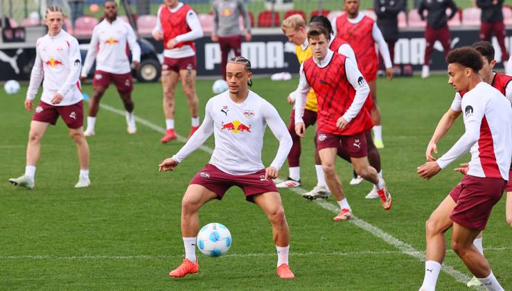 RB Leipzig Training Bundesliga Leipzig, 11 03 2025, RBL Training Center, Fußball Bundesliga , RB LEIPZIG Training , In the picture Xavi Simons 10, RB Leipzig on the ball , For editorial use only Only editorial use , Picture Point