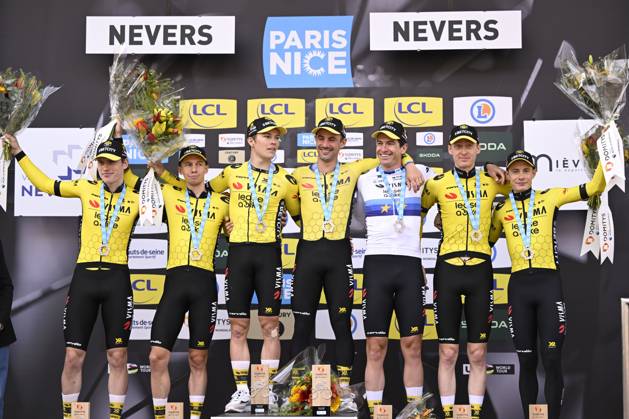 Sport Bilder des Tages Paris - Nice 2025 - stage 3 NEVERS, FRANCE - MARCH 11 : Jorgenson Matteo (USA) of Team Visma Lease A Bike, Affini Edoardo (ITA) of Team Visma Lease A Bike, Campenaerts Victor (BEL) of Team Visma Lease A Bike, Hagenes Per Strand (NOR) of Team Visma Lease A Bike, Lemmen Bart (NED) of Team Visma Lease A Bike, Vingegaard Jonas (DEN) of Team Visma Lease A Bike, Zingle Axel (FRA) of Team Visma Lease A Bike pictured during the podium ceremony of stage 3 of the 83th edition of the Paris - Nice cycling race, a team time-trail stage of 28,4km with start on the Circuit Magny-Cours and finish in Nevers on March 11, 2025 in Nevers, France, 11 03 2025 ( Motordriver Kenny Verfaillie - Nevers France Copyright: xNicoxVereeckenx