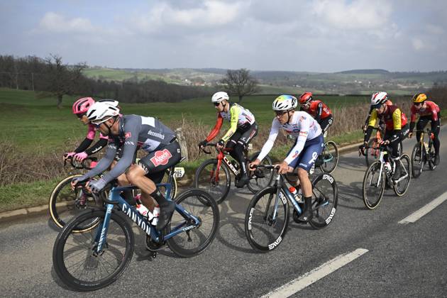 Paris - Nice 2025 - stage 4 LA LOGE DES GARDES, FRANCE - MARCH 12 : Albanese Vincenzo (ITA) of Ef Education - Easypost, Planckaert Edward (BEL) of Alpecin - Deceuninck, Gachignard Thomas (FRA) of Team Totalenergies during stage 4 of the 83th edition of the Paris - Nice cycling race, a stage of 163,4km with start in Vichy and finish in La Loge Des Gardes on March 12, 2025 in La Loge Des Gardes, France, 12 03 2025 ( Motordriver Kenny Verfaillie - La Loge Des Gardes France  Copyright: xNicoxVereeckenx