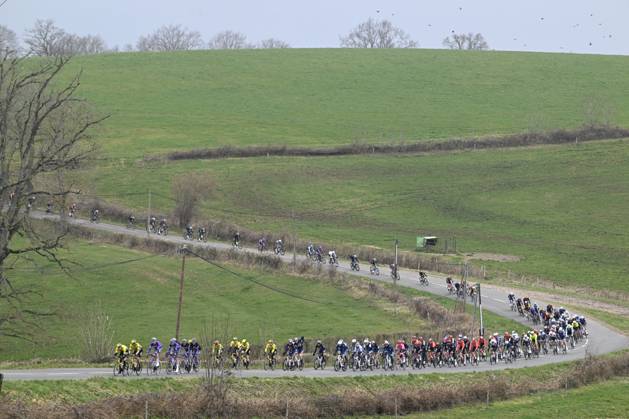Paris - Nice 2025 - stage 4 LA LOGE DES GARDES, FRANCE - MARCH 12 : illustration picture peloton during stage 4 of the 83th edition of the Paris - Nice cycling race, a stage of 163,4km with start in Vichy and finish in La Loge Des Gardes on March 12, 2025 in La Loge Des Gardes, France, 12 03 2025 ( Motordriver Kenny Verfaillie - La Loge Des Gardes France  Copyright: xNicoxVereeckenx