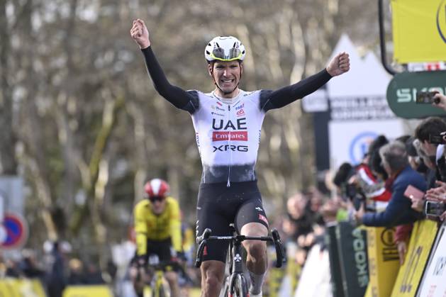 Paris - Nice 2025 - stage 4 LA LOGE DES GARDES, FRANCE - MARCH 12 : Almeida Joao (POR) of Uae Team Emirates - Xrg wins, Vingegaard Jonas (DEN) of Team Visma Lease A Bike is second during stage 4 of the 83th edition of the Paris - Nice cycling race, a stage of 163,4km with start in Vichy and finish in La Loge Des Gardes on March 12, 2025 in La Loge Des Gardes, France, 12 03 2025 ( Motordriver Kenny Verfaillie - La Loge Des Gardes France  Copyright: xNicoxVereeckenx