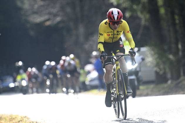 Paris - Nice 2025 - stage 4 LA LOGE DES GARDES, FRANCE - MARCH 12 : Vingegaard Jonas (DEN) of Team Visma Lease A Bike attacking during stage 4 of the 83th edition of the Paris - Nice cycling race, a stage of 163,4km with start in Vichy and finish in La Loge Des Gardes on March 12, 2025 in La Loge Des Gardes, France, 12 03 2025 ( Motordriver Kenny Verfaillie - La Loge Des Gardes France  Copyright: xNicoxVereeckenx