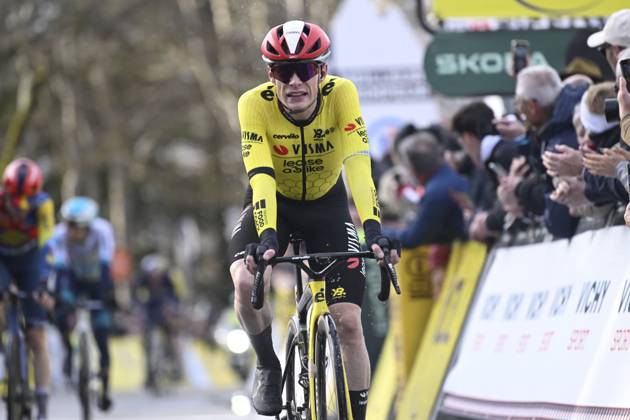 Paris - Nice 2025 - stage 4 LA LOGE DES GARDES, FRANCE - MARCH 12 : Vingegaard Jonas (DEN) of Team Visma Lease A Bike after stage 4 of the 83th edition of the Paris - Nice cycling race, a stage of 163,4km with start in Vichy and finish in La Loge Des Gardes on March 12, 2025 in La Loge Des Gardes, France, 12 03 2025 ( Motordriver Kenny Verfaillie - La Loge Des Gardes France  Copyright: xNicoxVereeckenx