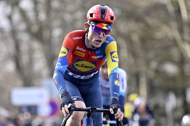Paris - Nice 2025 - stage 4 LA LOGE DES GARDES, FRANCE - MARCH 12 : Skjelmose Mattias (DEN) of Lidl - Trek during stage 4 of the 83th edition of the Paris - Nice cycling race, a stage of 163,4km with start in Vichy and finish in La Loge Des Gardes on March 12, 2025 in La Loge Des Gardes, France, 12 03 2025 ( Motordriver Kenny Verfaillie - La Loge Des Gardes France  Copyright: xNicoxVereeckenx