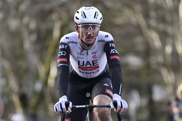 Paris - Nice 2025 - stage 4 LA LOGE DES GARDES, FRANCE - MARCH 12 : Mcnulty Brandon (USA) of Uae Team Emirates - Xrg during stage 4 of the 83th edition of the Paris - Nice cycling race, a stage of 163,4km with start in Vichy and finish in La Loge Des Gardes on March 12, 2025 in La Loge Des Gardes, France, 12 03 2025 ( Motordriver Kenny Verfaillie - La Loge Des Gardes France  Copyright: xNicoxVereeckenx